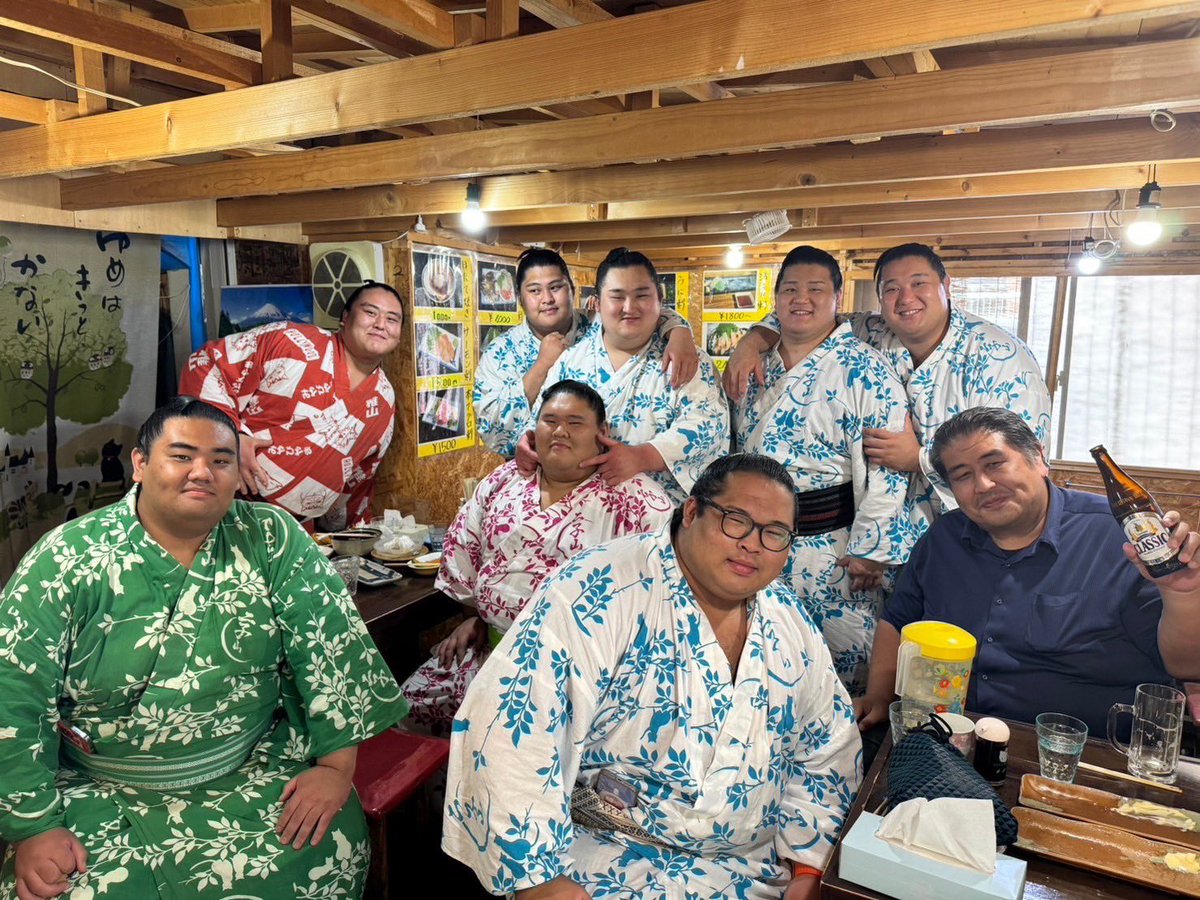 函館に出かけたそうです。 美味しそうです。 #二子山部屋 #狼雅 #大相撲