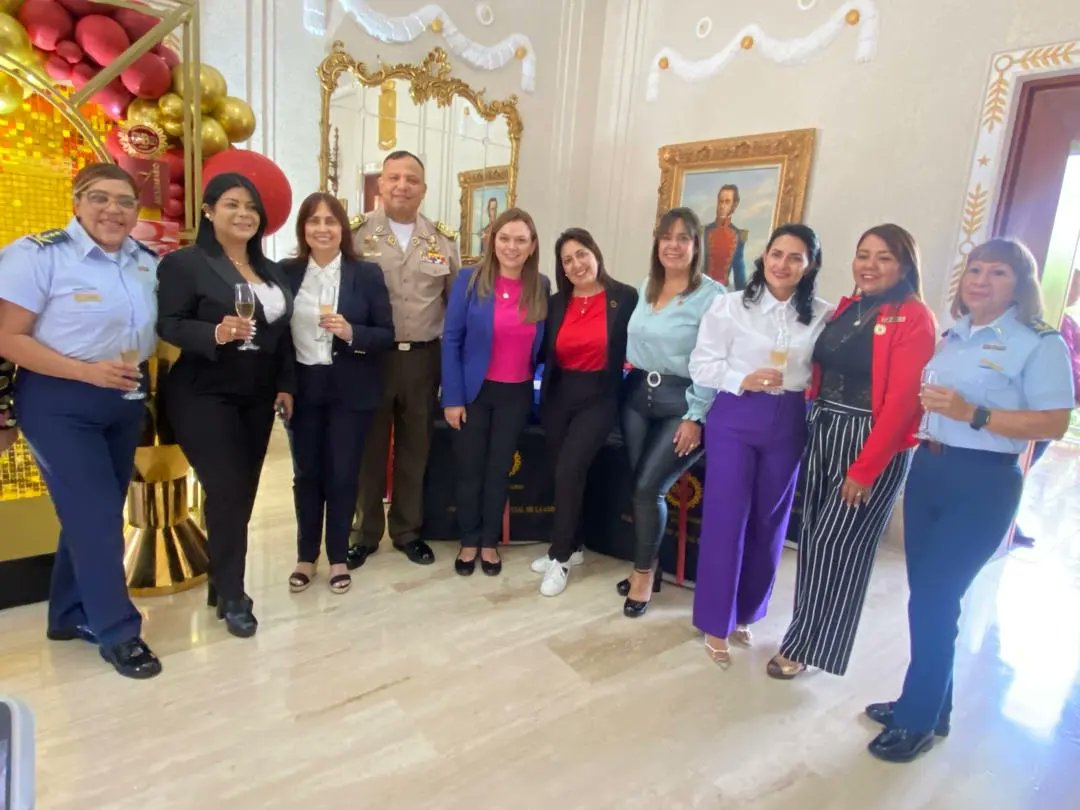 La Presidenta de #Fundab acompañó a la Mayor Ruth Rangel de Estrada al Acto con motivo del 7° Aniversario del Comité de Acción Social de la Guardia Nacional Bolivariana.