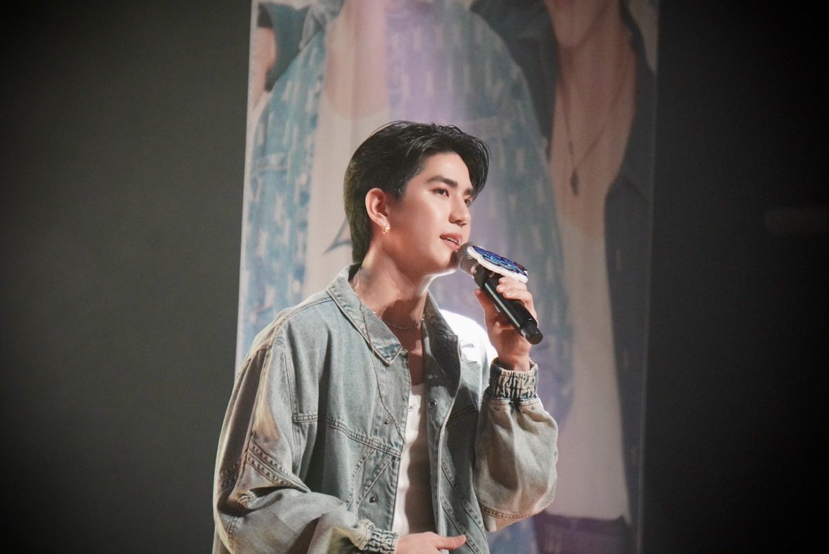 GMMTV's tweet photo. 오늘 GMMTV FANDAY 11 IN SEOUL에 '지미-씨'를 보러 와주신 모든 분들께 감사드립니다. 다음에 또 만나요.

ขอบคุณทุก ๆ คนที่มาเจอกับ “จิมมี่-ซี” ใน GMMTV FANDAY 11 IN SEOUL วันนี้ ประทับใจมาก ๆ เจอกันใหม่โอกาสหน้านะครับ

#JSxFANDAY11inSeoul
#GMMTVFANDAY11 
#GMMTV https://t.co/6MiteRkqKU