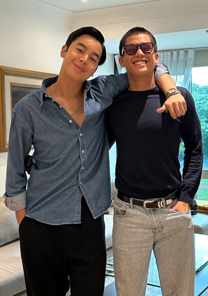 Kylito with leon 

KYLE ECHARRI FANMEET