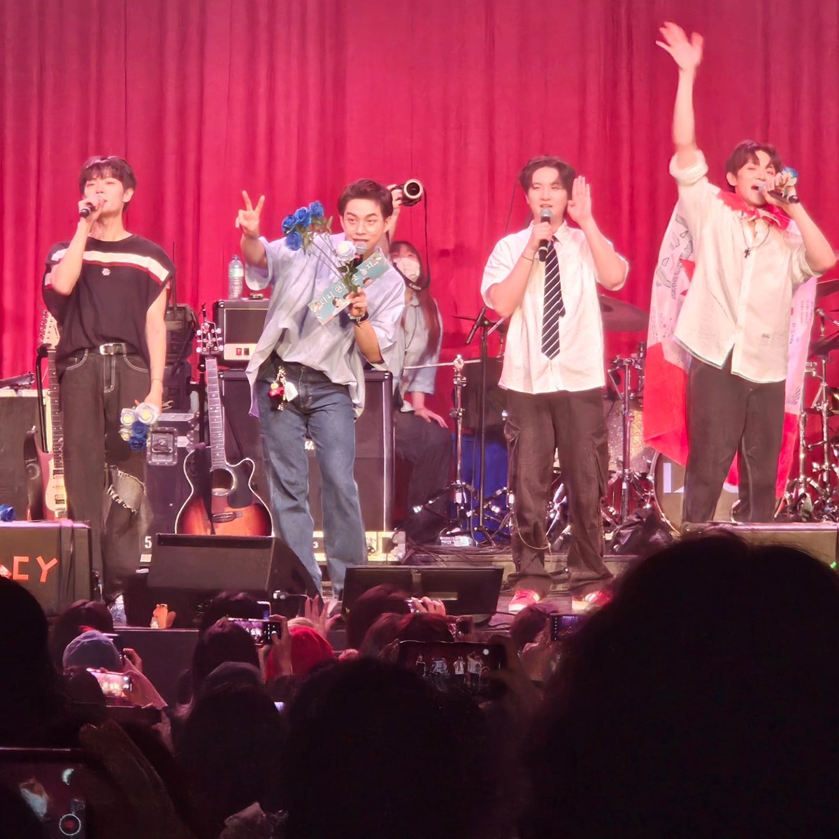 myriadofbees's tweet photo. Spent this week attending the Lucy PNW leg of the tour, they changed it up a bit each night and it was amazing each time https://t.co/YETW1NFc0p