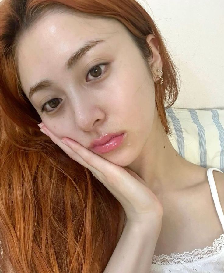 yunjin (@huhyunjinpics) on Twitter photo 
