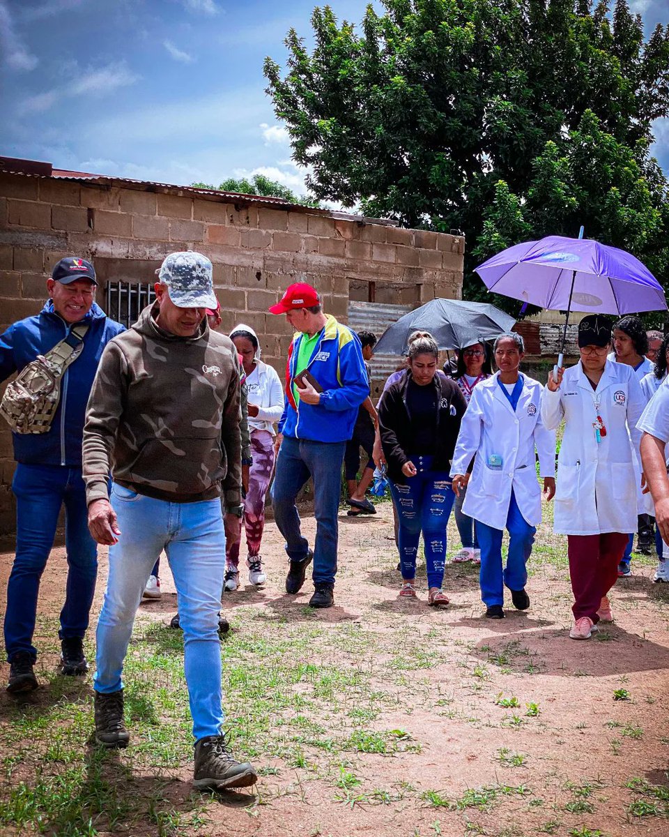 Junto a las bases del <a href="/psuveltigre1/">psuv oficial el tigre</a> y todo el equipo político, seguimos respaldando que el avance de nuestro territorio venezolano va #DeLaManoConMaduro 👏🤝💪🏽 <a href="/NicolasMaduro/">Nicolás Maduro</a>

<a href="/luismarcanos/">Luis Marcano</a>
<a href="/anzoateguigob/">Gobierno Bolivariano de Anzoátegui</a>
<a href="/psuvanz_ve/">🔴 PSUV ANZOÁTEGUI 🔴</a>
<a href="/PartidoPSUV/">PSUV</a>