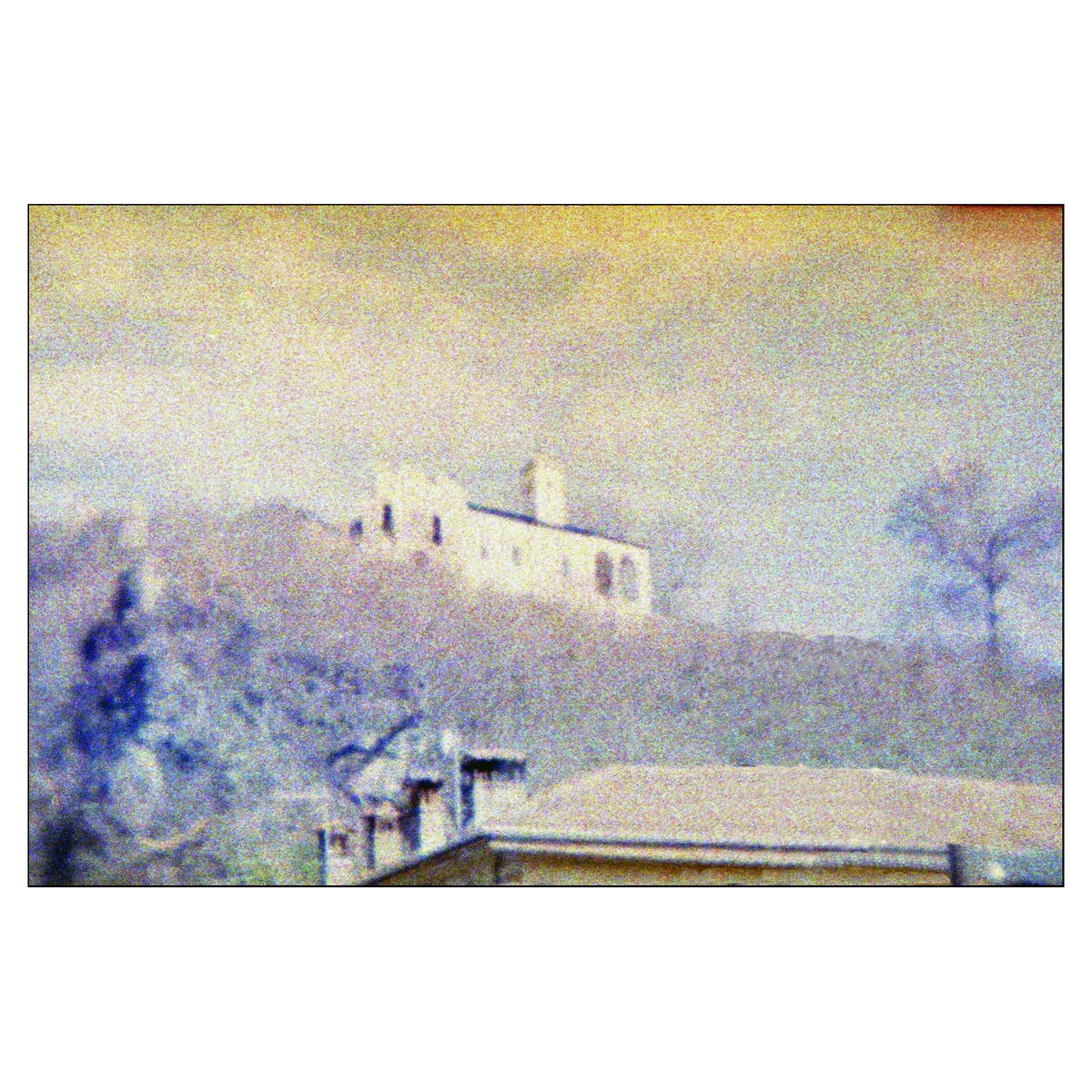 leobellandi's tweet photo. #110filmcamera #fotografiaanalogica #pratosesia #colorfilmphotography #paesaggioitaliano #analogcamera #plasticcamera #c41 #selfdev #110camera https://t.co/PZIMp21dwn