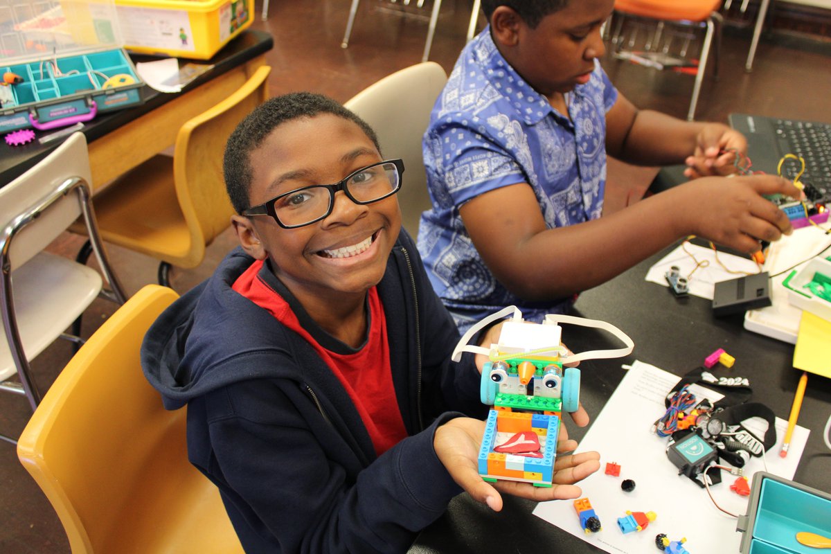 bcpsva's tweet image. ๐ Week 2 of the Rising 6th &7th Grade Computer Science Camp in collaboration with @ITTIPSTEM was a huge success! Our campers had an amazing time programming LEGO Spike, Sphero, and Hummingbird robots. #FutureCoders #LongwoodITTIP #InnovationInEducation #STEM #BrunswickStrong