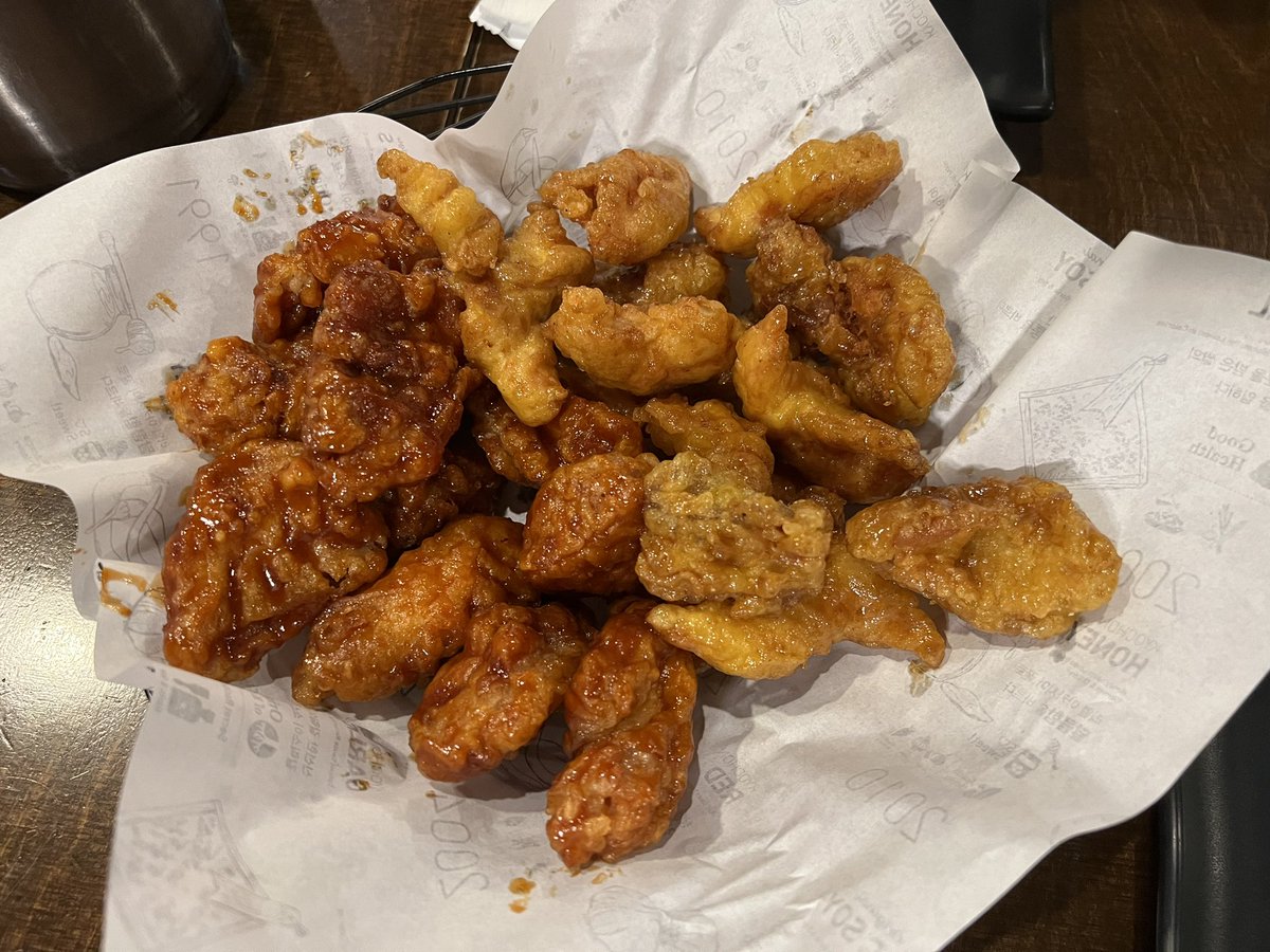 shunosukehangul's tweet photo. 韓国オススメのチキン屋さん4選🇰🇷

①東大門24時間営業のお店『교촌치킨』
②58回揚げたら油交換『바른치킨』
③韓国を代表するチキンブランド『BBQ치킨』
④コチュマヨチキンが最高『푸라닭치킨』

韓国にあるオススメのチキン屋さんベスト4です😆✨
韓国でチキン食べる際の参考にしてみてください‼️ https://t.co/DN3vUd87u4