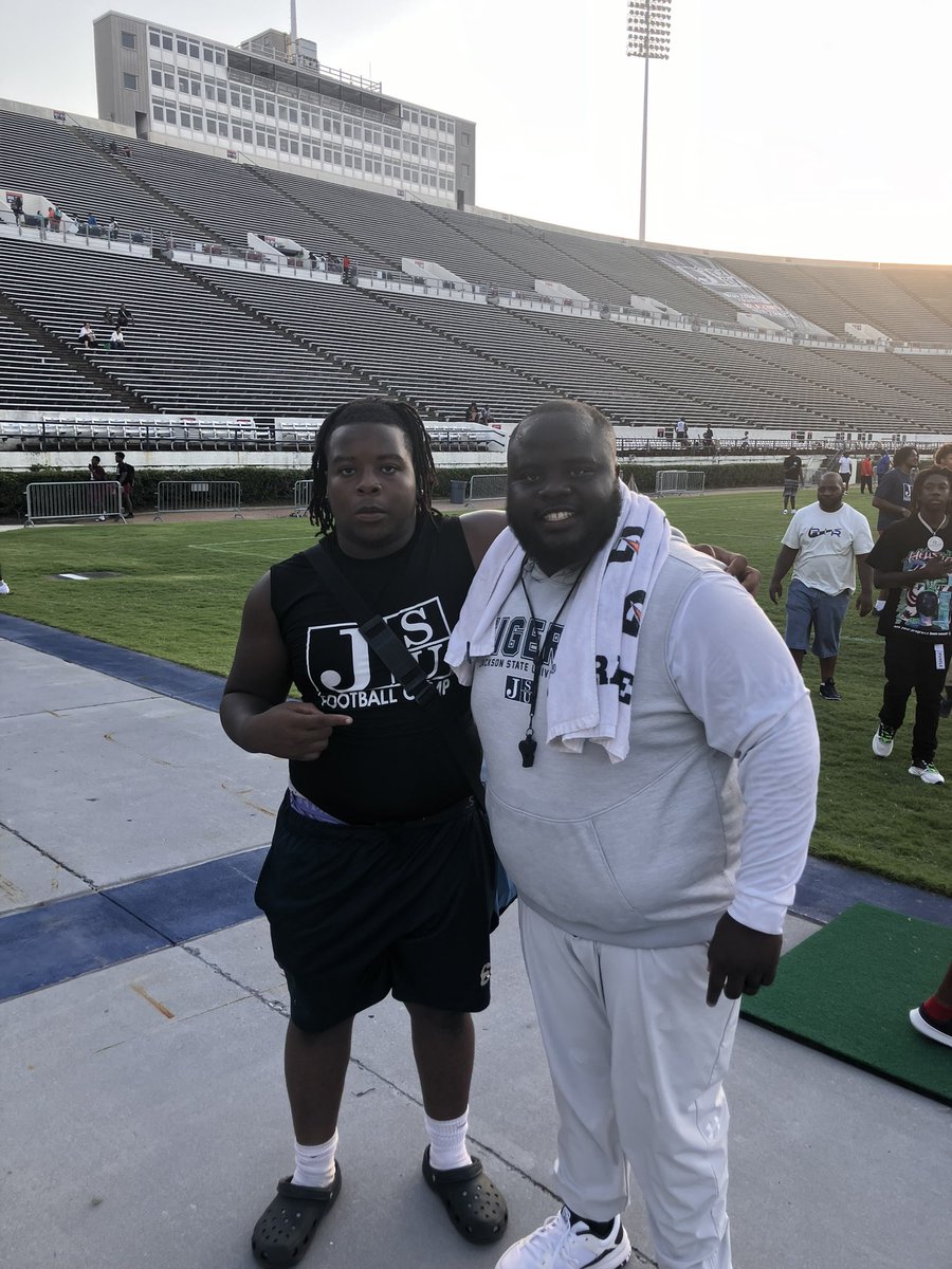 QuavienW22's tweet photo. Great work today at Jackson state !!!! @_CoachJames thank you for having me https://t.co/d4xEHU2do5
