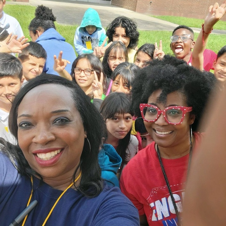alief_middle's tweet image. Shout Out to Ms. Johnson for organizing the snow cone truck for the 4 programs at AMS this summer! The snow cones were delicious! 😋 | #SUCCESSnothingless | @APBlair_ @TheInnerZirkle @AliefCounseling @alief_middle @Sroninub2Newby @AliefISD @AliefPASS @AlbWellness @aliefmiddlessl