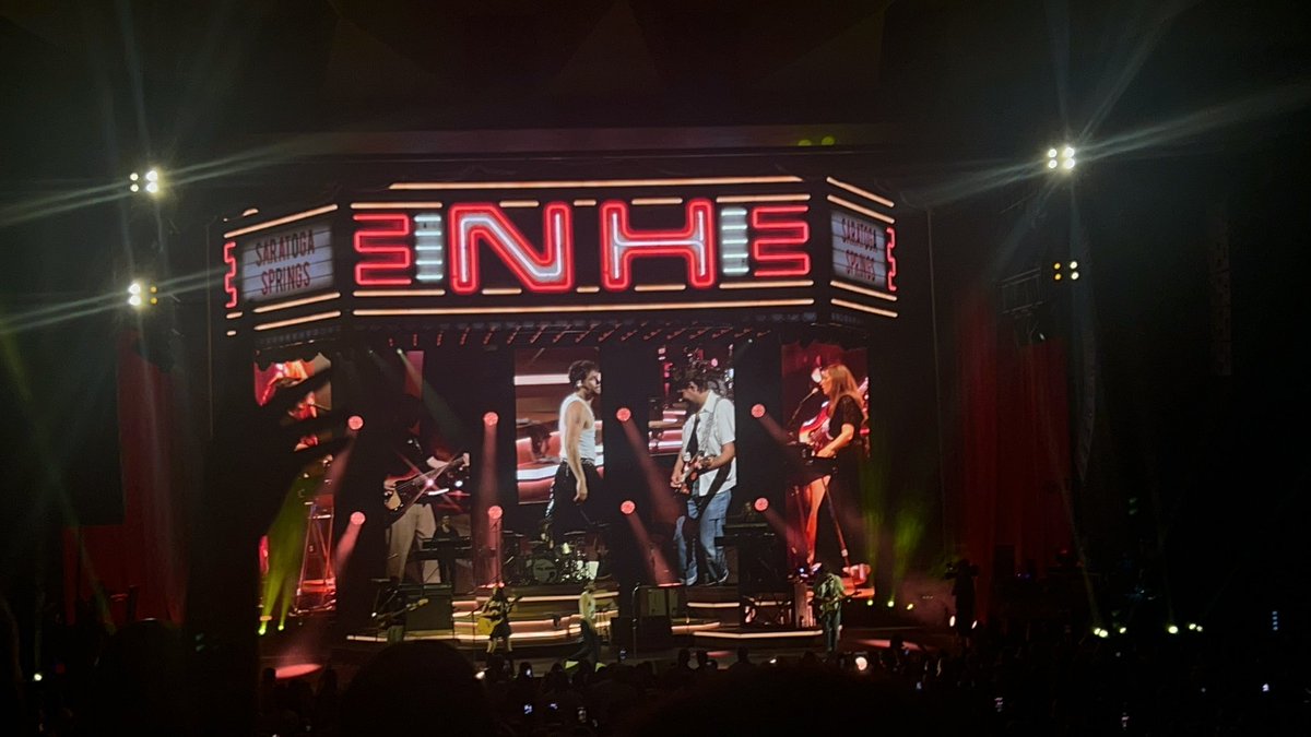 firsttimehoran's tweet photo. Once again thank you @NiallOfficial for the BEST night of my life ever 🥺 https://t.co/6s9QbpFJTK