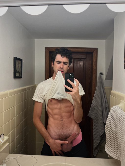 Goodnight 💤 https://t.co/h6cOL0t3Em