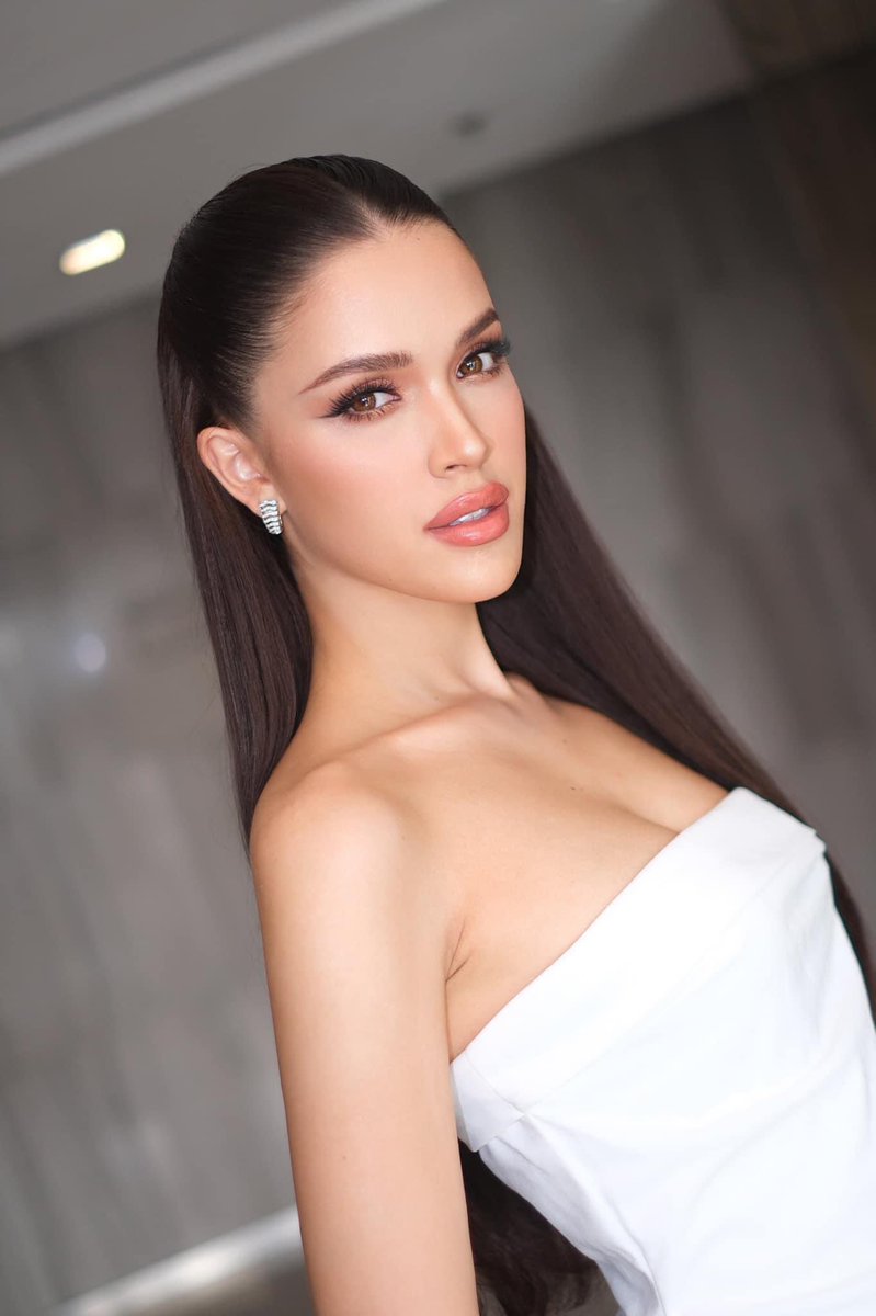 RatchanitaN's tweet image. ในที่สุดก็ได้เห็นลุคปล่อยผมซะที รวบตึงมาหลายวันแล้วค่ะ 🤍✨

#MissUniverseThailand2024
#MUT24
#MarisaVarunee