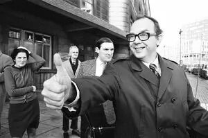 eric_ernie_col's tweet photo. Have a Great Saturday Folks!

#StillBringingSunshine 👓🌞♥️
#EricMorecambeOBE #ThumbsUp https://t.co/JFwkzqAqu7