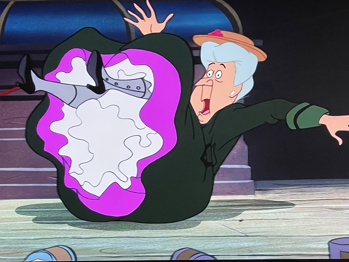 Lol. Lady (<a href="/XOneUptownPooch/">ℳ𝒾𝓈𝓈 ℒ𝒶𝒹𝓎</a>) tripped Aunt Sarah with a leash making her fall! 🤣