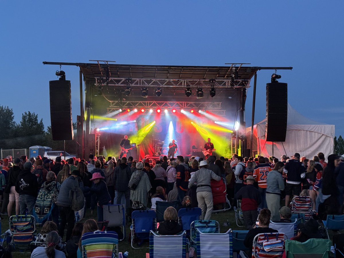 JonBeckett2's tweet photo. #OMG @Bmontmusicfest is on fire 🔥
The #Headstones headlines tonight
@thebeaches tomorrow
#GreatLineUp
#ComeOnDown
@productionworld https://t.co/JPnu4zJebP