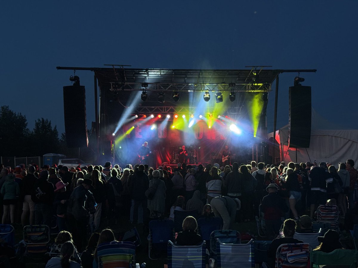 JonBeckett2's tweet photo. #OMG @Bmontmusicfest is on fire 🔥
The #Headstones headlines tonight
@thebeaches tomorrow
#GreatLineUp
#ComeOnDown
@productionworld https://t.co/JPnu4zJebP