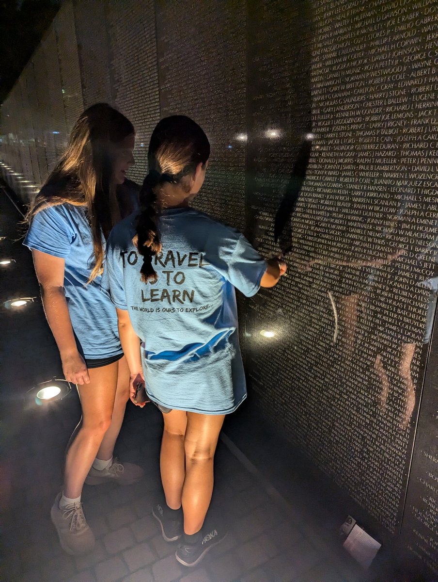 bradyjayolson's tweet photo. Night tours are the best in DC! https://t.co/hlI86kqSuo