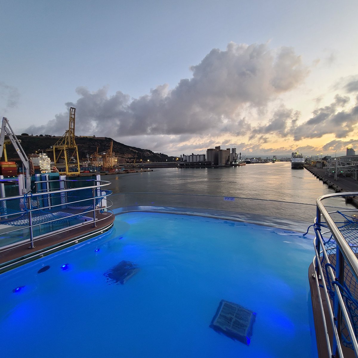 riku210504's tweet image. 朝6時前に
#バルセロナ に到着しました

下船前の最後の食事(朝食)は
Congee とMiso Soup

お粥が思ったより美味しくて
朝食で4回 いただきました◎
(味噌汁は△かな💦)

#SunPrincess
#PrincessCruises
#ILoveThisBoat
#サンプリンセス
#プリンセスクルーズ