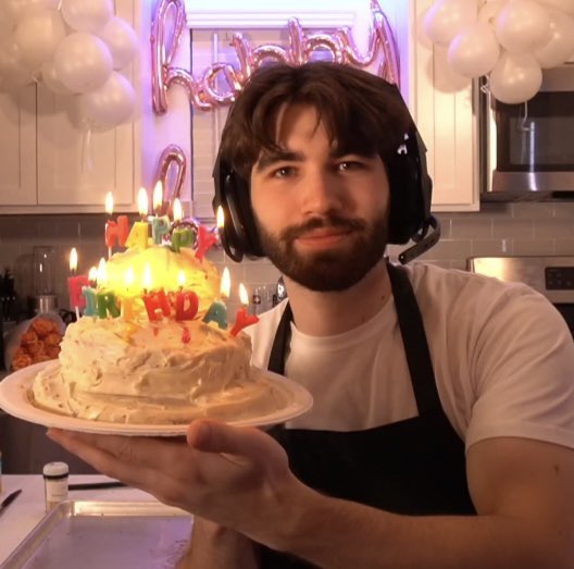 notfletcho's tweet image. Another successful birthday stream! And a perfect, flawless 3-layer cake as well! (it tastes better than it looks❤️)