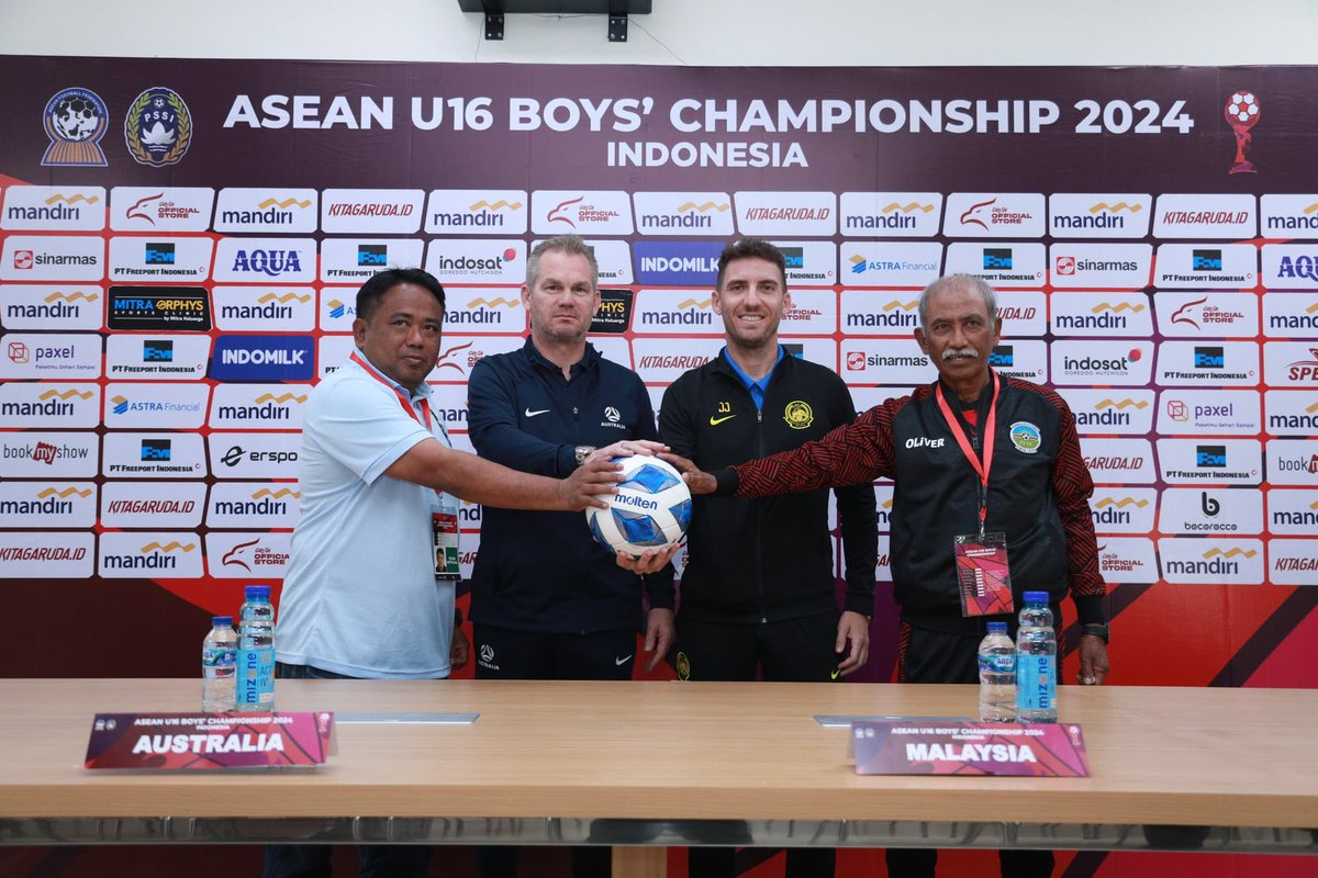 Dulu kawan, kini lawan! Bekas jurulatih B23 negara Brad Maloney buat pertama kali berdepan dengan Malaysia sejak tinggalkan FAM pada 2022. Kejohanan AFF B16! 🇲🇾🇦🇺🇹🇭🇹🇱

<a href="/ASTROARENA/">Astro Arena 🇲🇾</a>