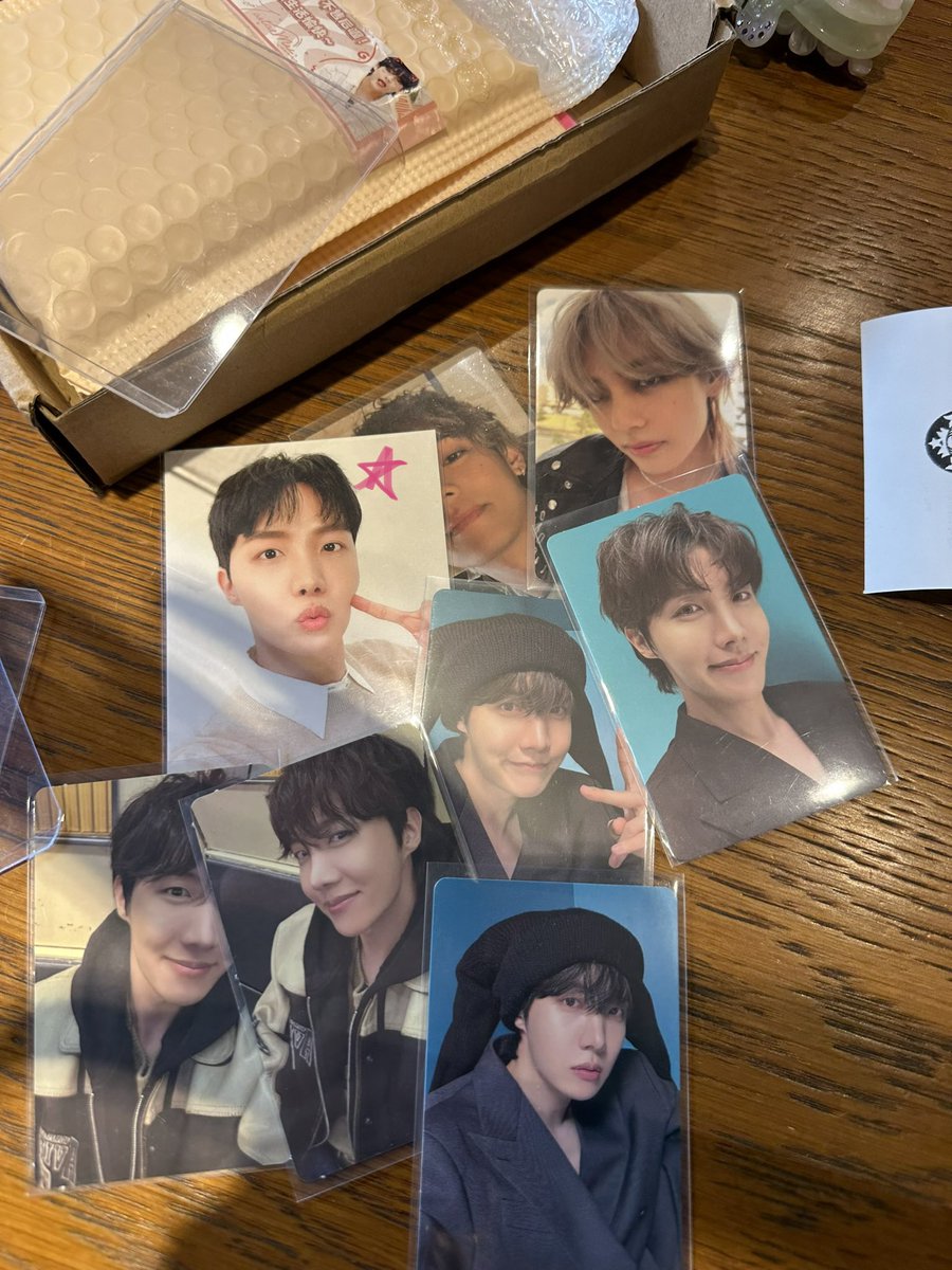 ninijelly_'s tweet photo. 방탄소년단 호석 태형 포카 양도
일괄 3.5
⭐️ 호석 mgm 하자 잇어요
+ 0.2 준등기/ 반택
+ 0.4 택배 

WTS BTS PHOTOCARD 방탄 남준 윤기 석진 호석 지민 태형 정국 미니포카 fc japan ums 매직샵 일본 yetimall yzy ck china mots 포카 magic shop las vegas layover https://t.co/IUZpmBEstQ