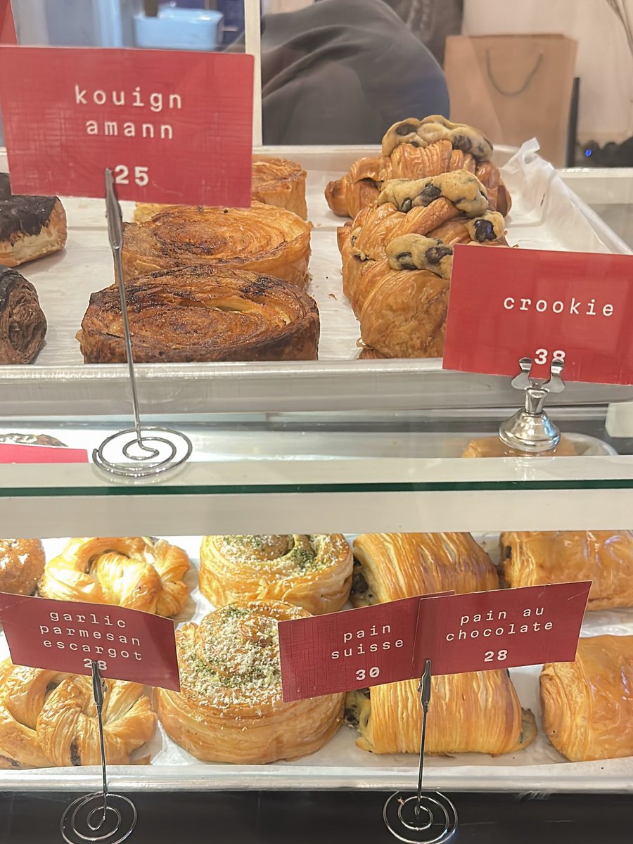 swextdemon's tweet image. abis yoga biasanya aku mampir ke loske beli kopi sm beli sourdough di juli, enak bgt!

buat yg mau ke solo, bisa nih sarapan pagi di soto triwindu, trs ngopi di loske
lalu jalan dikit ke juli bakery krn deketann

sourdough, pastry sm tiramisunya enak 🫶🏻🫶🏻