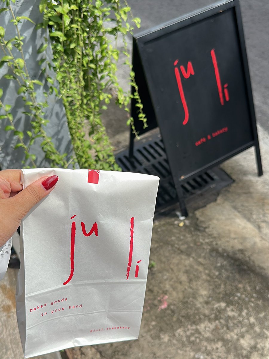 swextdemon's tweet image. abis yoga biasanya aku mampir ke loske beli kopi sm beli sourdough di juli, enak bgt!

buat yg mau ke solo, bisa nih sarapan pagi di soto triwindu, trs ngopi di loske
lalu jalan dikit ke juli bakery krn deketann

sourdough, pastry sm tiramisunya enak 🫶🏻🫶🏻