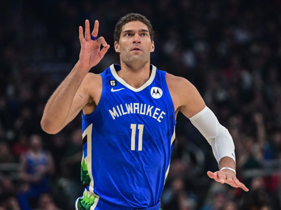 esidery's tweet photo. The Bucks are gauging the trade value for Brook Lopez, per @JakeLFischer (https://t.co/sf2NwUUukA).

Lopez averaged 12.5 points, 5.2 rebounds and 2.4 blocks while shooting 36.6% on threes this season. https://t.co/LVzkehRuBV