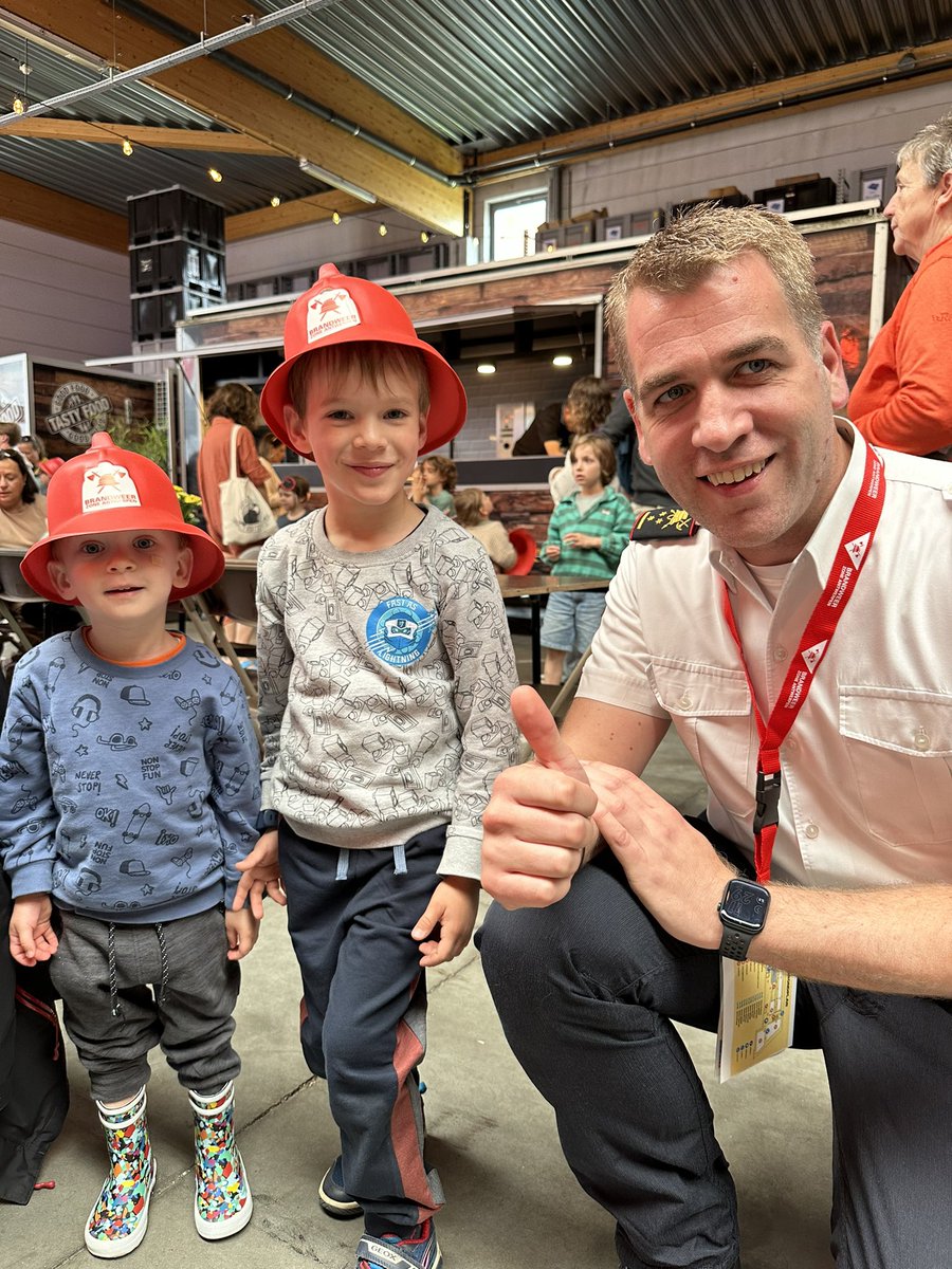 Bert Van der Auwera (@bert_vda) on Twitter photo Opendeurdag bij <a href="/BZAntwerpen/">Brandweer Zone Antwerpen</a> met the big boss (en zeker ook inspirator!) <a href="/BertBrugghemans/">BB</a>!
#Daan❤️ en #Vic❤️ vinden het alvast geweldig!
Trots dat we met <a href="/AbTechnics/">AB Technics</a> een steentje aan deze helden mogen bijdragen!
#Brandweer #Antwerpen #CreatorsForHeroes Opendeurdag bij <a href="/BZAntwerpen/">Brandweer Zone Antwerpen</a> met the big boss (en zeker ook inspirator!) <a href="/BertBrugghemans/">BB</a>!
#Daan❤️ en #Vic❤️ vinden het alvast geweldig!
Trots dat we met <a href="/AbTechnics/">AB Technics</a> een steentje aan deze helden mogen bijdragen!
#Brandweer #Antwerpen #CreatorsForHeroes