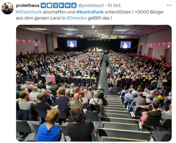 Der Radiosender Kontrafunk (aus dem Spektrum der sog. "alternativen" Anti-"Mainstream"-Medien) hat gestern seinen 2. Geburtstag in der Dresdner Messe gefeiert. Sämtliche Stars aus dem Schwurbel-Universum da: Peter Hahne, Uwe Steimle, Uwe Tellkamp... Und die Halle ist voll.