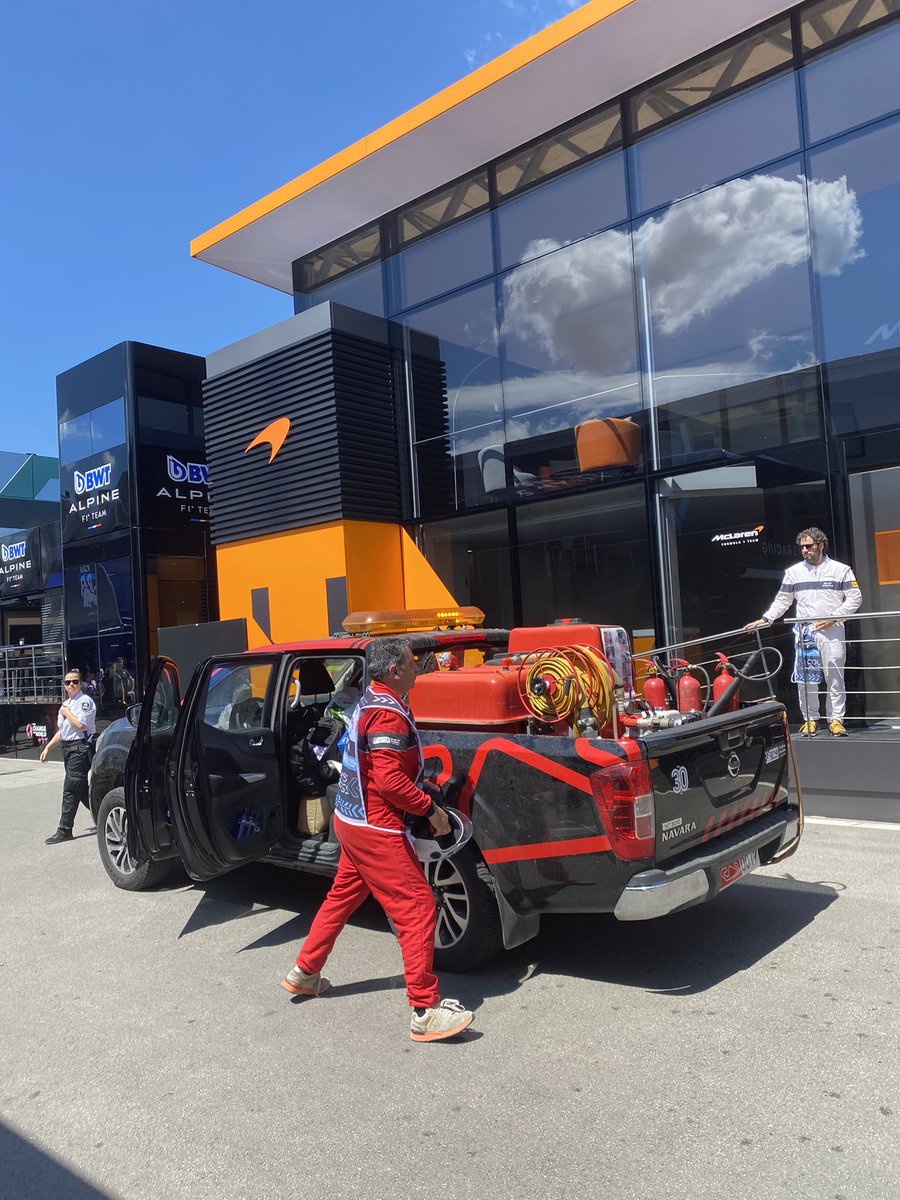 ⚠️ | A small electrical fire broke out in the kitchen of McLaren's hospitality suite, prompting an evacuation.

Firefighters are currently on the scene trying to control the situation.

[📸 <a href="/tgruener/">Tobi Grüner 🏁</a>]

#F1 #SpanishGP