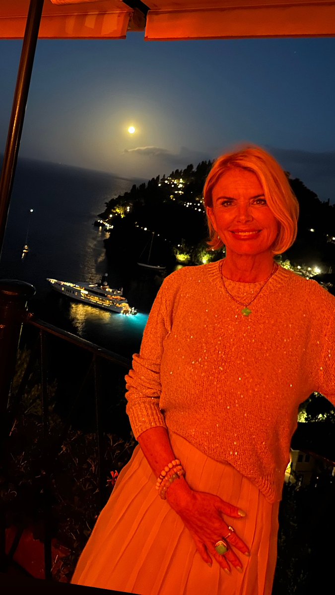 RealRomaDowney's tweet photo. Full moon over Portofino ❤️ #strawberrymoon #fullmooon https://t.co/mhadccykbA