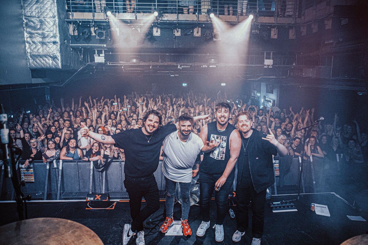 ROOM 94 (@room94) on Twitter photo THE ROOM 94 REUNION SHOW. THANK YOU 🙏❤️
📸: Michael Francis
Shoutout to <a href="/RobbieColes/">Robbie Coles</a> for stepping in on bass ❤️ THE ROOM 94 REUNION SHOW. THANK YOU 🙏❤️
📸: Michael Francis
Shoutout to <a href="/RobbieColes/">Robbie Coles</a> for stepping in on bass ❤️