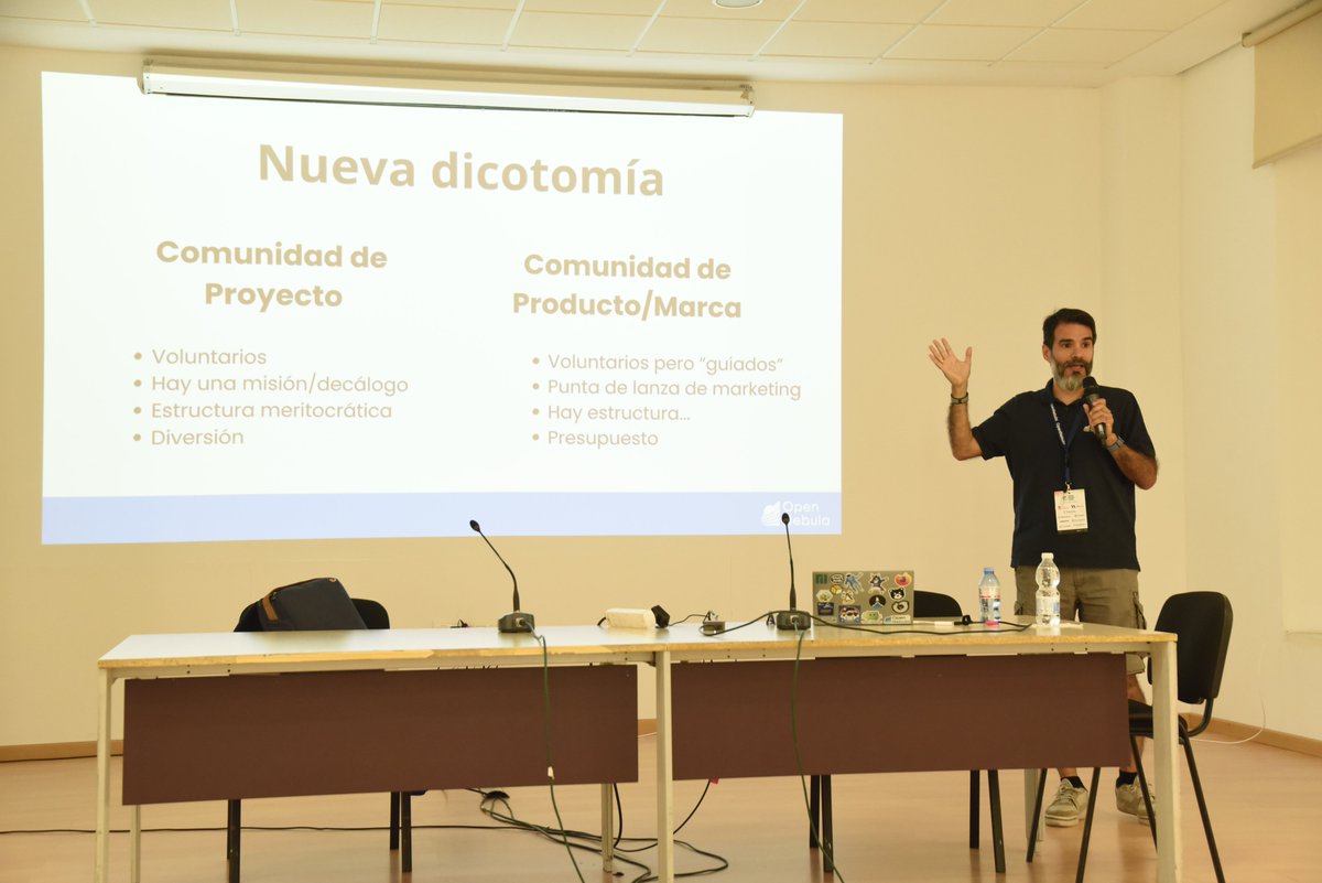 OpenSouthCode's tweet image. &quot;¿Se ha apropiado el Big Tech del concepto de Comunidad?&quot; con Francisco Picolini. 🌐 La importancia de las comunidades y su evolución. &quot;Cervezas como KPIs&quot; = la problemática de usar las comunidades en empresas como Marketing. 💡 #comunidad #tecnología #OpenSouthCode24