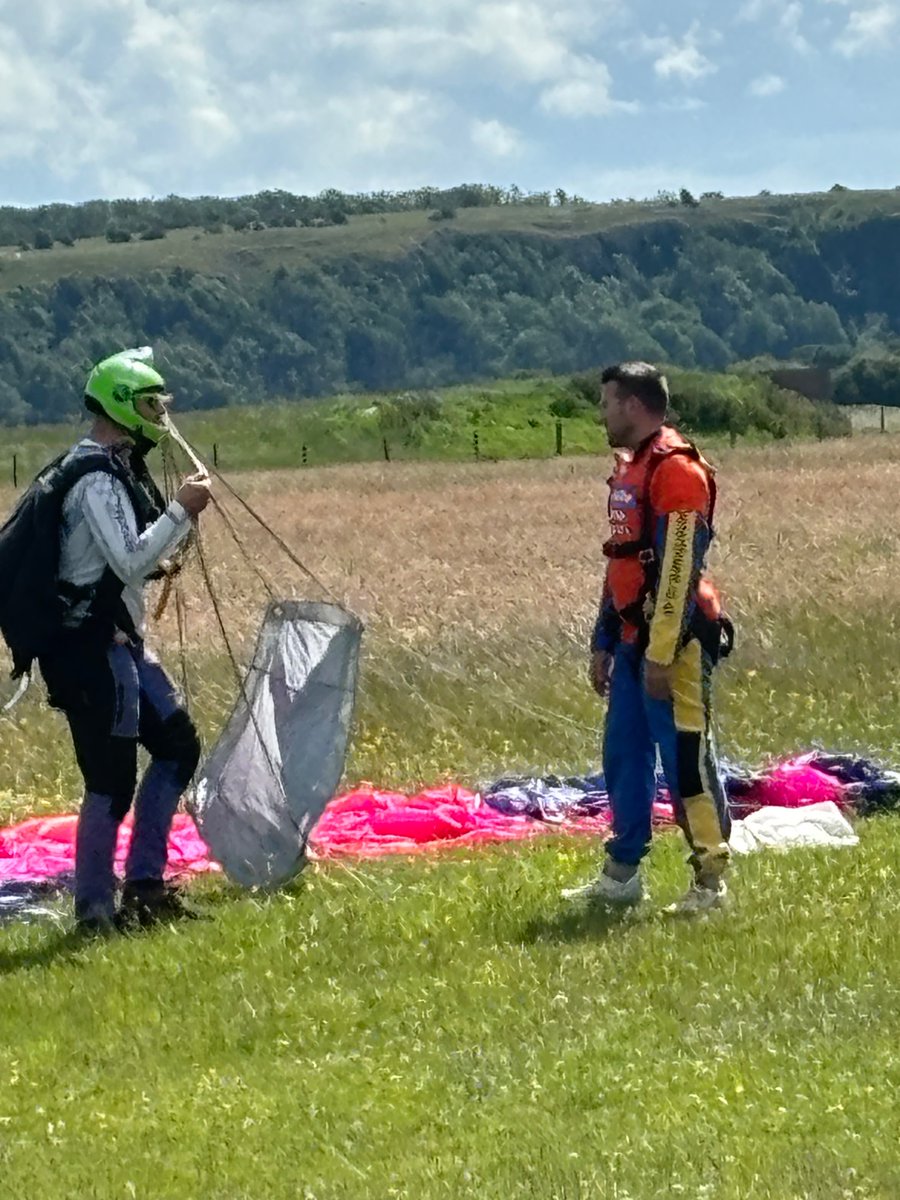 <a href="/TGLPEARSON/">Thomas Pearson</a> @JMWInYourCorner 

Safely down !
Well done 👏🏻👏🏻👏🏻