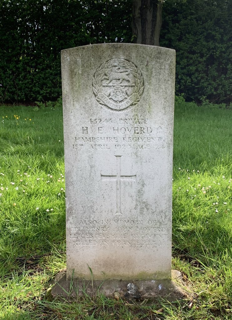 DanielJPhelan_'s tweet image. It could definitely do with some attention. Hopefully there’s a @CWGC ‘Eyes On, Hands On’ volunteer in the area who can visit. The difference made with a brush, some water, and a bit of effort can be amazing. Here’s one in Nuneaton that I cleaned as part of the #EOHO programme.
