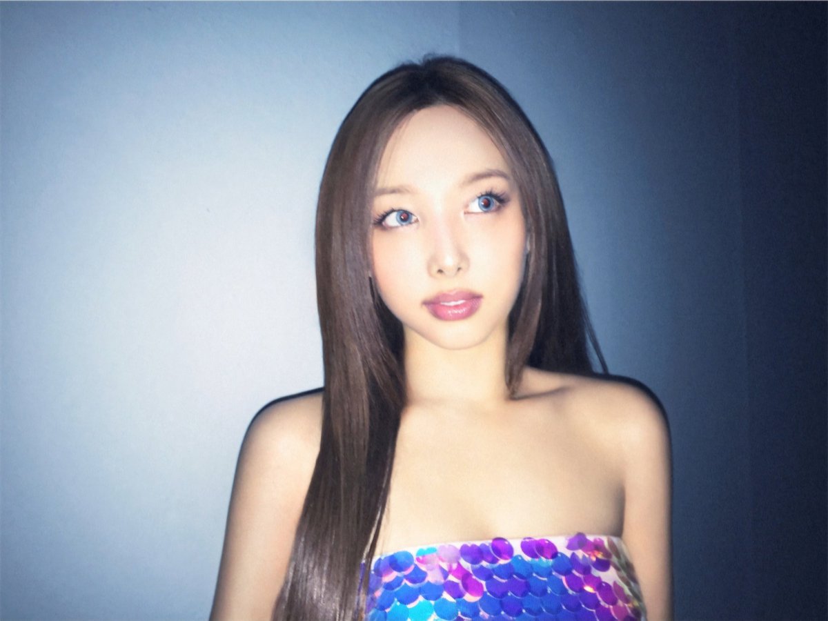 Lord__Dwight's tweet photo. What's in NAYEON's photo album? 📸

#NAYEON #나연 #ナヨン #TWICE #트와이스 #NA #ABCD #Nayeon2ndMiniAlbum
#NAYEON_NA #DIVE #ABCD2ndWin https://t.co/JycsLNrj80