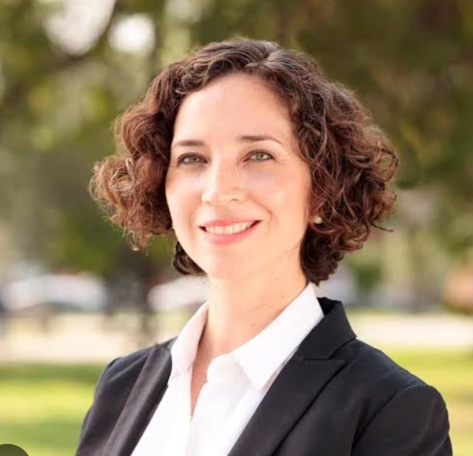 Eres grande Río Santa Catarina. Exhibiste a estos funcionarios 👇 quienes quería invadir tu espacio. Hoy pone en su lugar a esos políticos que solo buscan acabar con nuestra válvula de escape. Y esos daños en las avenidas son un reflejo de que no se puede construir.  Buen fin.