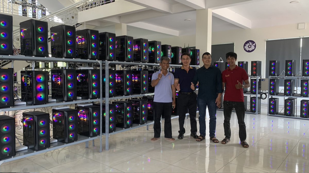 Natureisbeaut1y's tweet photo. 🖥️🚀 Nodes towards Open Network: New updates and future roadmap @PiCoreTeam has just updated.
 🇻🇳In Vietnam, there is a very large Nodes farm, running continuously 24/24. Pioneer, what do you think about Nodes farms in Vietnam?🖥️🖥️
@CryptoPi0neers @pioneers_pi @TheGloryOfPi @fireside_pi @Dapp_Pi #Pioneers #Nodes 
♻️Repost♥️Like🆇Follow💬comment