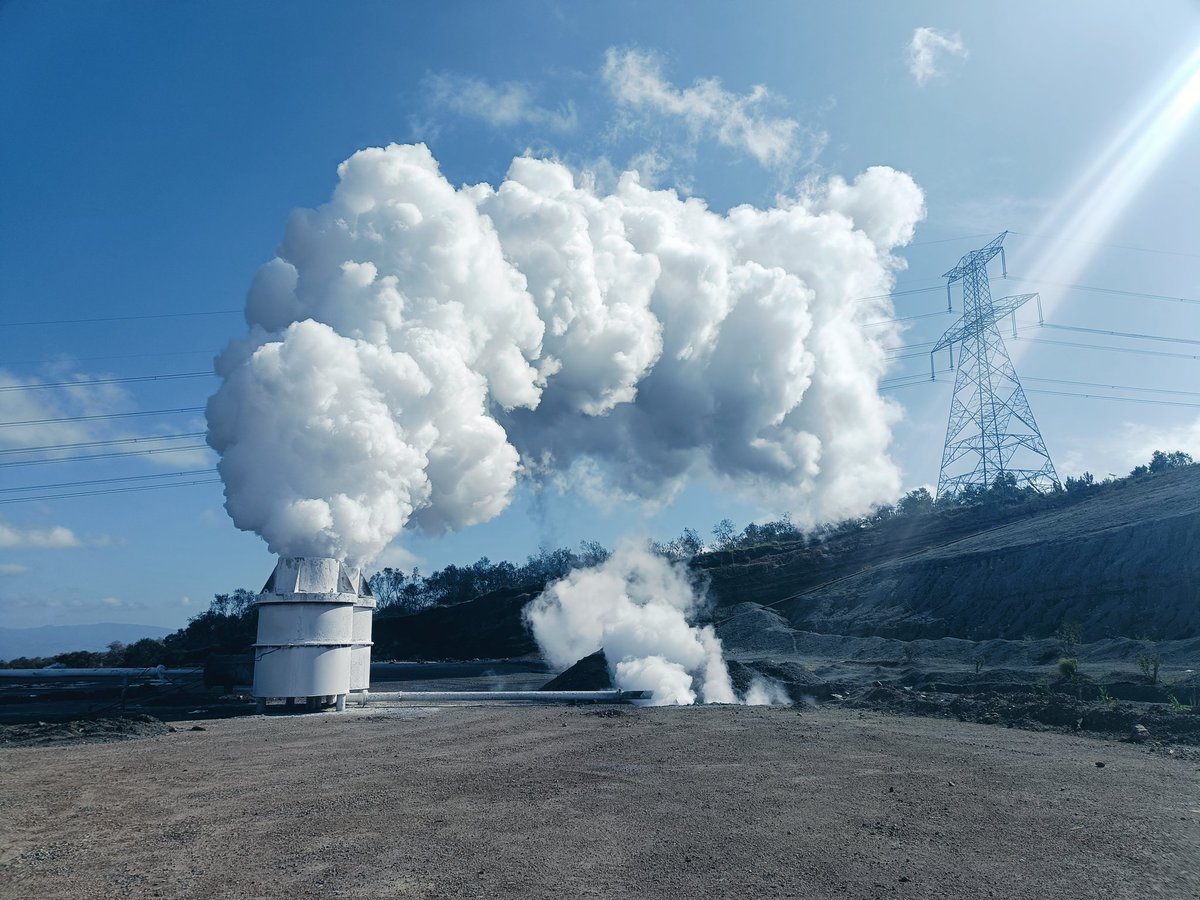 The steam understands that it should constantly feed the grid for reliable electric energy supply to Kenyans... #Geothermal #Olkaria. <a href="/KenGenKenya/">KenGenKenya</a>