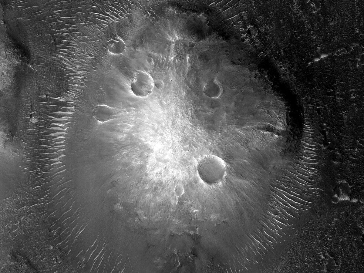 HiRISEDeutsch's tweet image. Großer Hügel und Dünen in Mawrth Vallis

Nummer: ESP_038890_2060
Erfassungsdatum: 12. November 2014
Distanz: 286 km

uahirise.org/hipod/de/ESP_0…
NASA/JPL-Caltech/UArizona
#Mars #NASA #Deutsch #German #Wissenschaft
