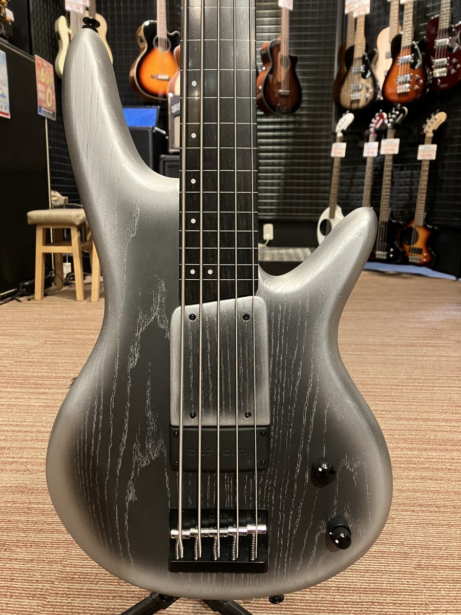 basshouse_tokyo's tweet photo. 【入荷情報】
#Ibanez GWB25TH-SWF #GaryWillis 25th Anniversary Signature Limited Model🎸
#ゲイリー・ウィリス 新シグネチャーモデルが入荷!🔥
専用のフィンガーランプや #Bartolini 製GWBピックアップなど拘りが詰まった1本です!
🔻詳しくはこちらから🔻
https://t.co/tNx6vui1dM https://t.co/fQ4ZYIcLs6