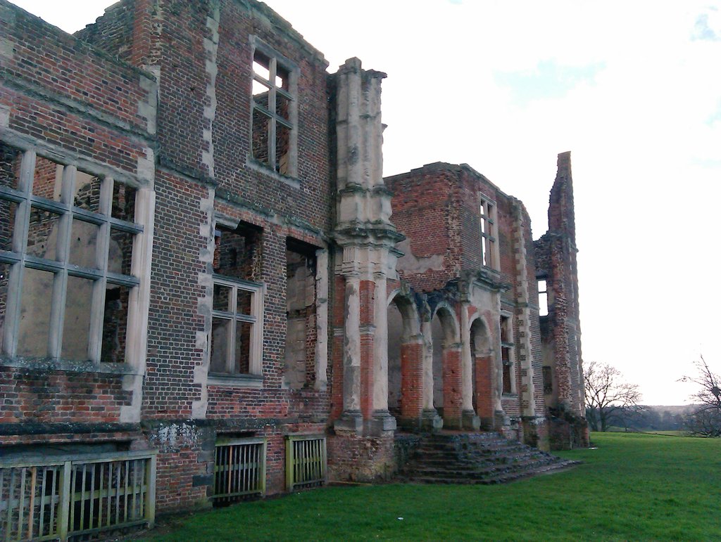 Homely hints on becoming a Robber Baron from Frank Key…

via Hooting Yard on the Yard on <a href="/ResonanceFM/">Resonance FM</a> 

involving a mix of steeds, buns, orphans, coats of arms and masked outriders

an expensive business 

but peasant's potatoes don't come cheap 🥔