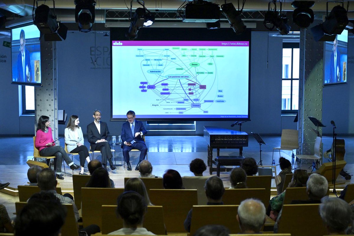 montanodirector's tweet photo. Presentación de @DidoneProject en @EspacioFTef Honrado de compartir escenario con sus cabezas principales @altorrente y @AnaLlorens8
y feliz de tener a Lucía Caihuela con @la_madrilegna cantando 3 de estas #3000arias
#Jommelli #Sarro #Graun #ProyectoDidone #DidoneProyect https://t.co/R7EJKZdJaL