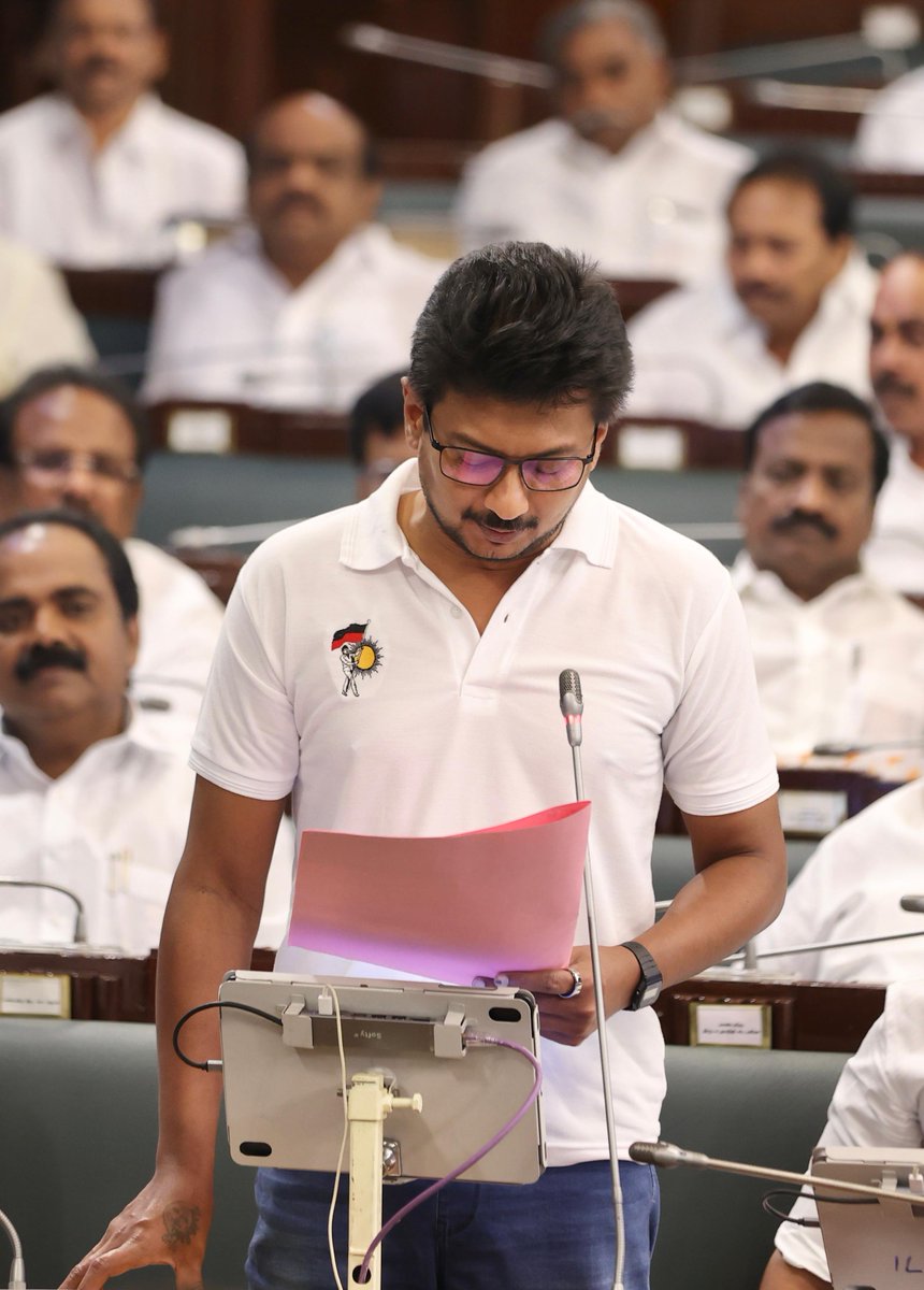 Udhaystalin's tweet photo. தமிழ்நாடு சட்டப்பேரவையில் ஊரக வளர்ச்சி மற்றும் ஊராட்சித்துறை மானியக் கோரிக்கைகள் மீதான விவாதத்தின் போது, வறுமை ஒழிப்பு மற்றும் ஊரகக் கடன்கள் துறைக்கான அமைச்சர் என்கிற வகையில், இத்துறையின் கொள்கை விளக்க குறிப்பினை சட்டப்பேரவையில் இன்று தாக்கல் செய்தோம். இவற்றிற்கான பதிலுரையை ஜுன் 27 ஆம் தேதி நடைபெறவுள்ள இளைஞர் நலன் மற்றும் விளையாட்டு மேம்பாட்டுத்துறை - சிறப்புத் தி��்ட செயலாக்கத் துறை மானியக் கோரிக்கைகள் மீதான விவாதத்தின் போது வழங்கவுள்ளோம்.