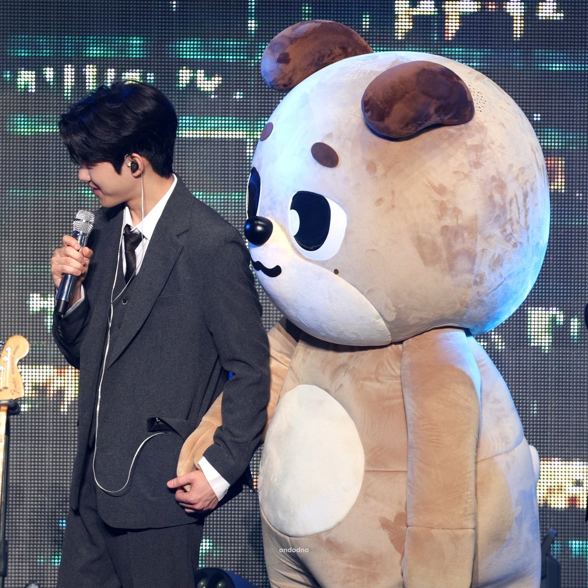 초코라떼 하나요.            형아휘핑크림많이
강아지는 크림 안된다.     형두 가나지자나
.......주세요.                       마니마니🩷