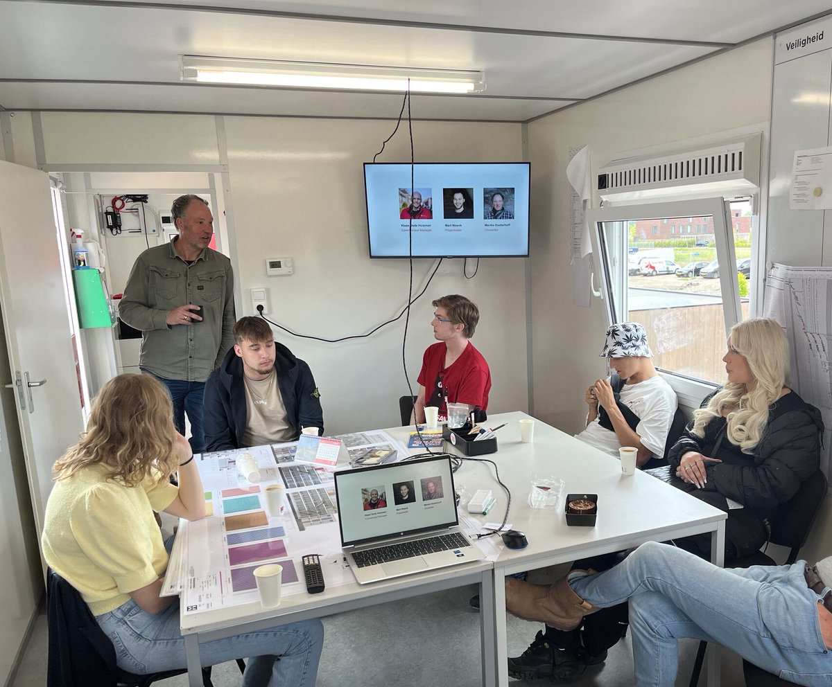 Peter Hutten (@peterhutten) on Twitter photo Studenten <a href="/Noorderpoort/">Noorderpoort</a> <a href="/gem_groningen/">Gemeente Groningen</a> op bezoek bij de bouwers <a href="/VanWijnenGroep/">Van Wijnen</a> om hun enthousiasme over te brengen voor de bouw. Hoe mooi en hoe breed de bouwtak is. Van timmervrouw, grafische vormgevers tot marketing en communicatie. Op kantoor, in de keet en op de bouwplaats. Studenten <a href="/Noorderpoort/">Noorderpoort</a> <a href="/gem_groningen/">Gemeente Groningen</a> op bezoek bij de bouwers <a href="/VanWijnenGroep/">Van Wijnen</a> om hun enthousiasme over te brengen voor de bouw. Hoe mooi en hoe breed de bouwtak is. Van timmervrouw, grafische vormgevers tot marketing en communicatie. Op kantoor, in de keet en op de bouwplaats.