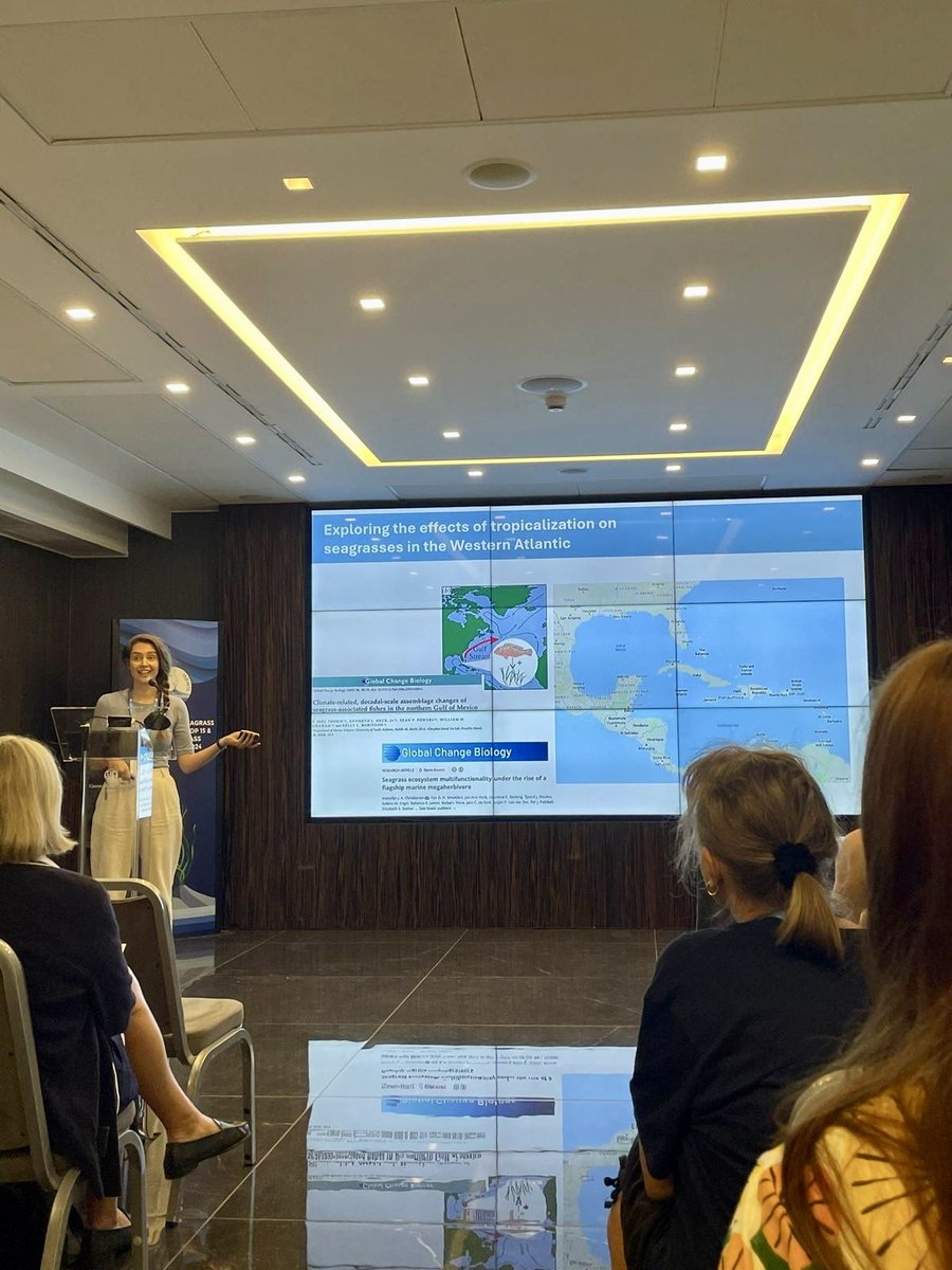 Fee Smulders tweet media