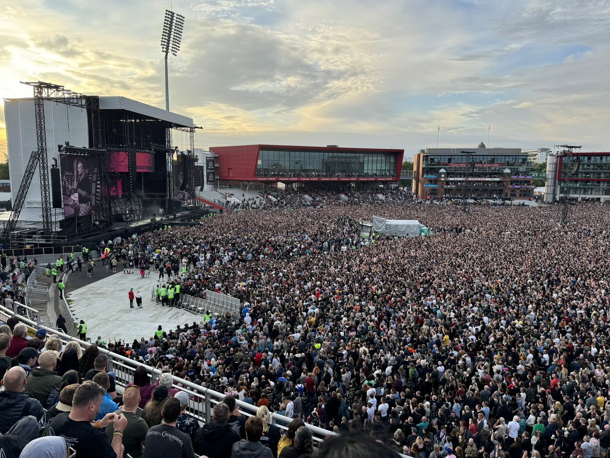 Green Day spectacular as always!! Best live act by far and get better each time I see them! 🎸

Roll on Wembley next week 🥳