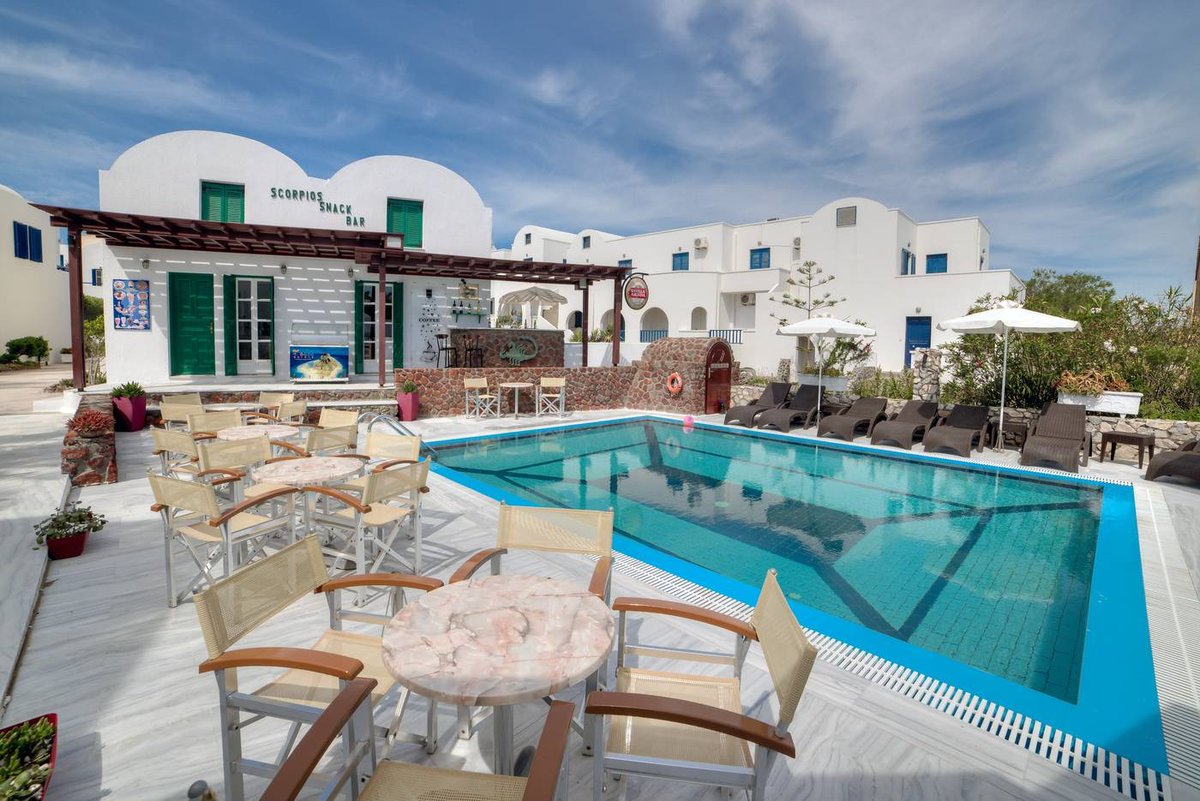 travelscoop_uk's tweet image. Superb #Santorini with flights &amp;amp; breakfast ⛵️ 7-night #wowfactor getaway on a volcanic-sand beach 👉 travelscoop.co.uk/cw/58871378

⛱ Close to restaurants &amp;amp; shops of #Monolithos 💙🇬🇷 #travelscoop #traveldeals #hoteldeals #GreekIslands ##Greece #islandescape #summerholiday #summer2024