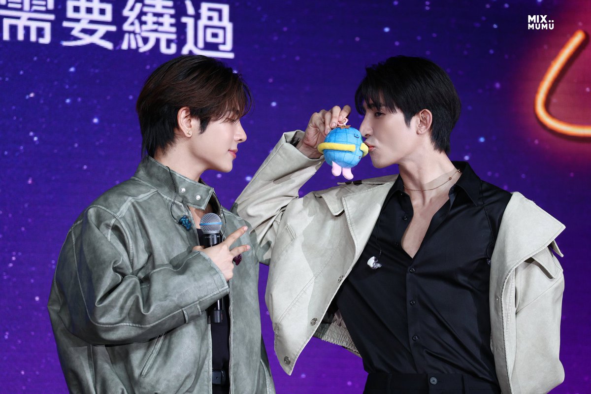 Earth Pirapat 🌏 tweet media